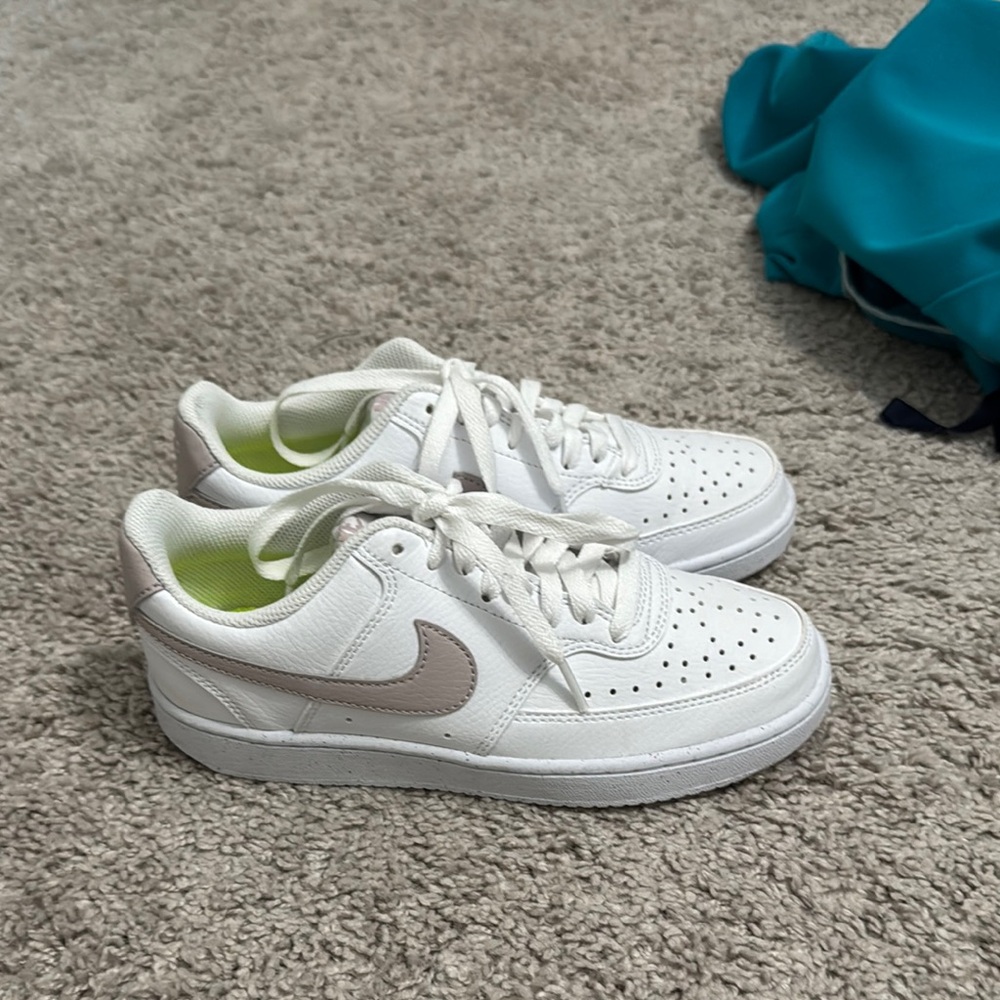 Nike White and Gray Sneakers Classic Low-Top Design
